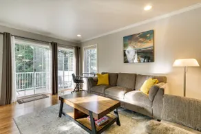 Lake Oswego Home w/ Deck 9 Mi to Downtown Portland - Image 4