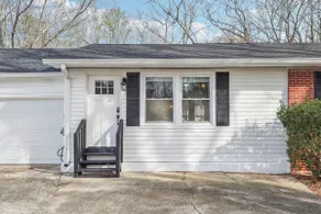 Cozy Kennesaw Apartment Close to KSU with EV Plug In - Image 4