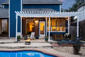 ~Stunning Designer Home~ Jacuzzi & Fire Pit - Image 4