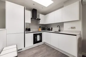 Leicester Sq 1BR Duplex - AC & Lift - Image 4
