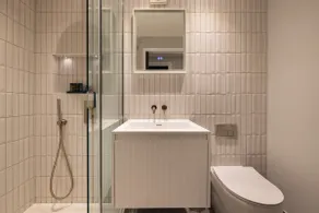 Leicester Sq 1BR Duplex - AC & Lift - Image 3