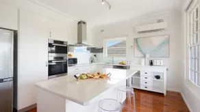 Adelong - Image 2