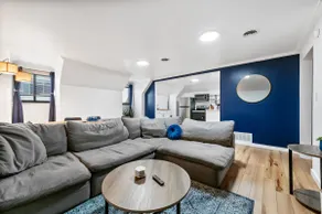 Spacious Double King bed Penthouse Suite - Image 3