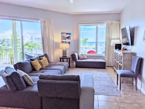 Ocean View, Beach service included, Shops nearby - Image 3