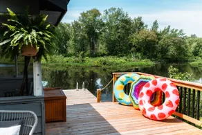 18 Acres of Summer Fun: Dock, Games Room, Pets - Image 4