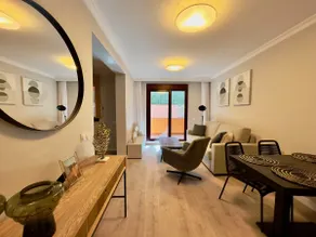 Classic One-Bedroom Apartment - Image 4