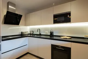 Classic One-Bedroom Apartment - Image 5