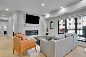 3 Bedroom with Heated Outdoor Pool and Hottub! - Image 4