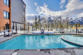 3 Bedroom with Heated Outdoor Pool and Hottub! - Image 2