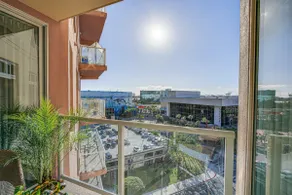 Luxe Long Beach Condo w/ Pool: 1 Mi to Shoreline! - Image 3