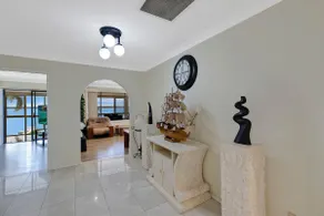 Toukley Waterfront House - Image 4