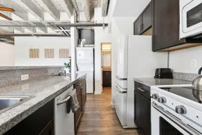 Stay in the Heart of Downtown! - Image 5