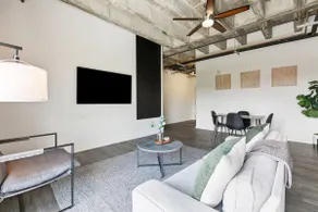 Stay in the Heart of Downtown! - Image 3