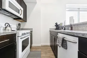 Stay in the Heart of Downtown! - Image 4