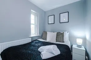 Charming Modern 3BR House - FREE Parking & Netflix - Image 4