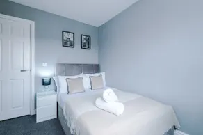Charming Modern 3BR House - FREE Parking & Netflix - Image 3