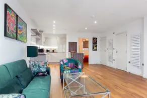 Modern and large oasis flat in Camden with patio - Image 5