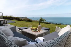 Clifftop property - panoramic views plus hot tub - Image 5