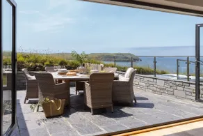 Clifftop property - panoramic views plus hot tub - Image 3