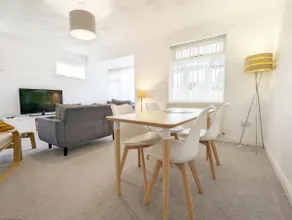 Marine Lodge - Image 3