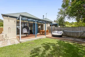 Lonnie Hideaway - Image 2