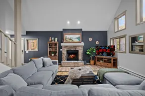 Dog Friendly Poconos Chalet, Hot Tub, Beach & Lake - Image 4