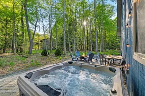 Dog Friendly Poconos Chalet, Hot Tub, Beach & Lake - Image 2