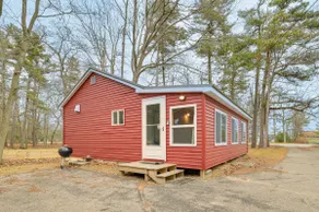 Oscoda Cabin w/ Charcoal Grill: Walk to Lake Huron - Image 3