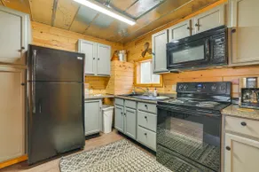 Oscoda Cabin w/ Charcoal Grill: Walk to Lake Huron - Image 2
