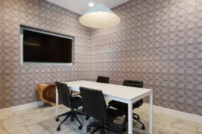 West Loop Retreat: High-End, Walk to Everything - Image 5