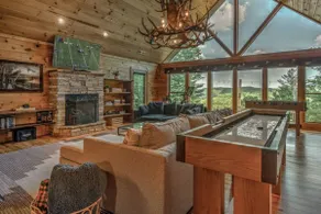 One Level, fire pit, hot tub, 3 acres, peloton! - Image 4