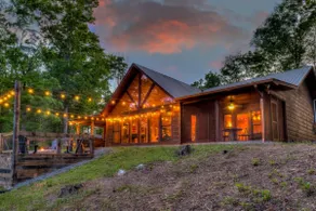 One Level, fire pit, hot tub, 3 acres, peloton! - Image 3