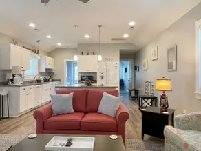 CR56: Live Oak Cottage- Perfect Couples Getaway - Image 4