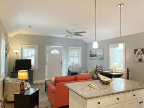 CR56: Live Oak Cottage- Perfect Couples Getaway - Image 5