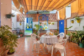 A blue house - Image 2