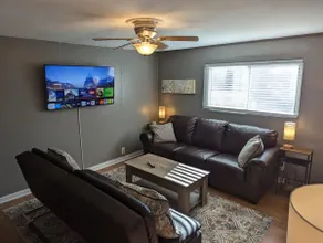 Sleeps 10, 2 baths, 12 mins from downtown - Image 2