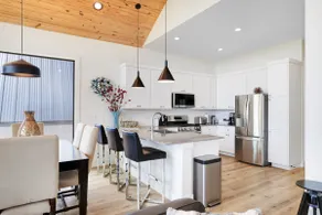 Luxury, Waterfront Cabin! - Image 2
