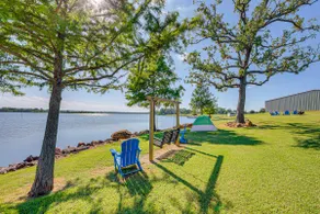 Van Vacation Retreat w/ Private 300-acre Lake! - Image 3