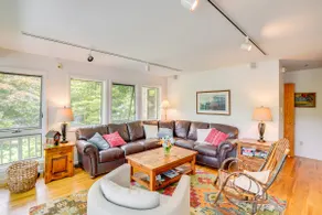Great Barrington Lakeside Getaway w/ Kayak & Grill - Image 5