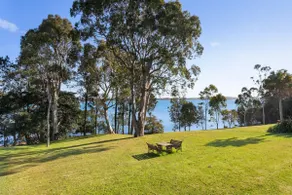 Danalene, 44a Danalene Pde - stunning waterfront property with Air Con, WI-FI, Double Lock Up Garage & Boat Parking - Image 4