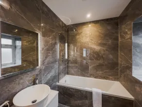 2BR Gem, Parking & Garden - VAT Q - By Tempstay - Image 3