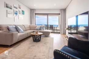 Modern apartment with sea and golf view - Image 5