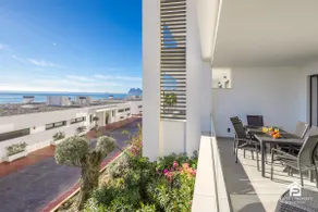 Modern apartment with sea and golf view - Image 2