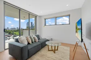 The Roocrest - Kangaroo Point Brand New 2BR with Parking - Image 2