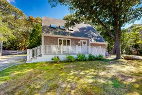 Charming Martha's Vineyard Retreat with Large Yard - Image 2