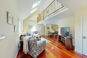 Charming Martha's Vineyard Retreat with Large Yard - Image 4