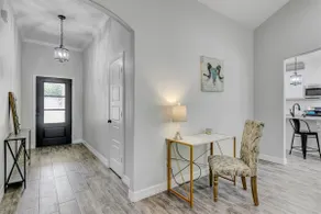 Newly Renovated Luxe West Beaumont - Image 5