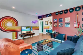 Casa de Rock • Retro Gem Near U of A & Hospitals - Image 2