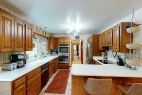 3BR with deck & in-home bar/lounge - Image 3