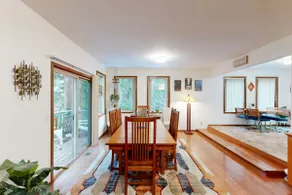 3BR with deck & in-home bar/lounge - Image 2